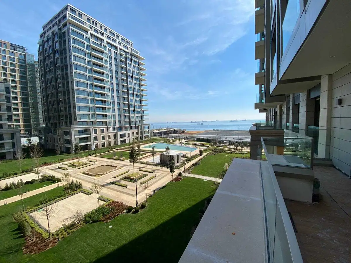 Spacious 3+1 Apartment in Büyükyalı with Sea & Garden Views
