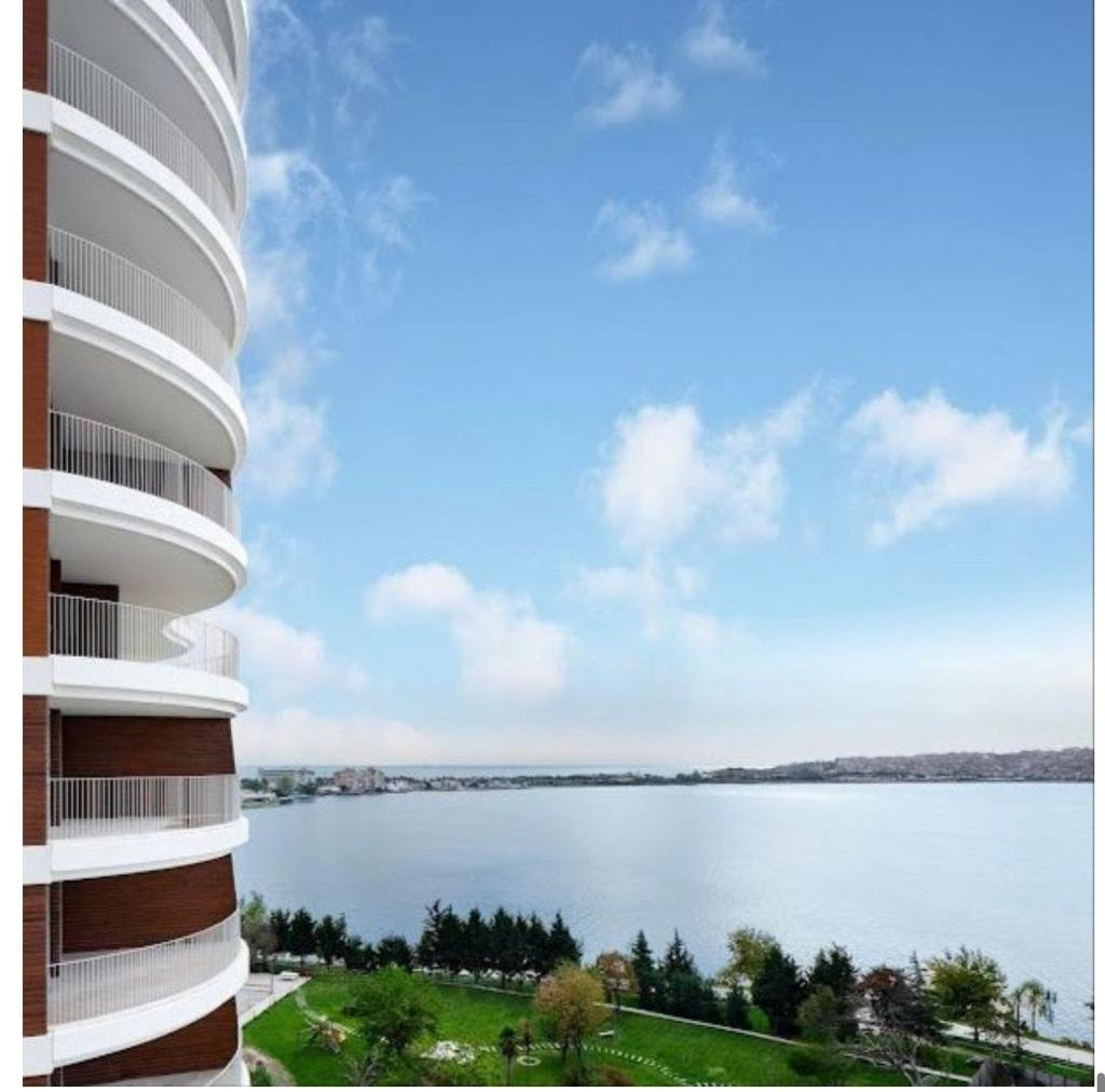 Image of Empire Paradise