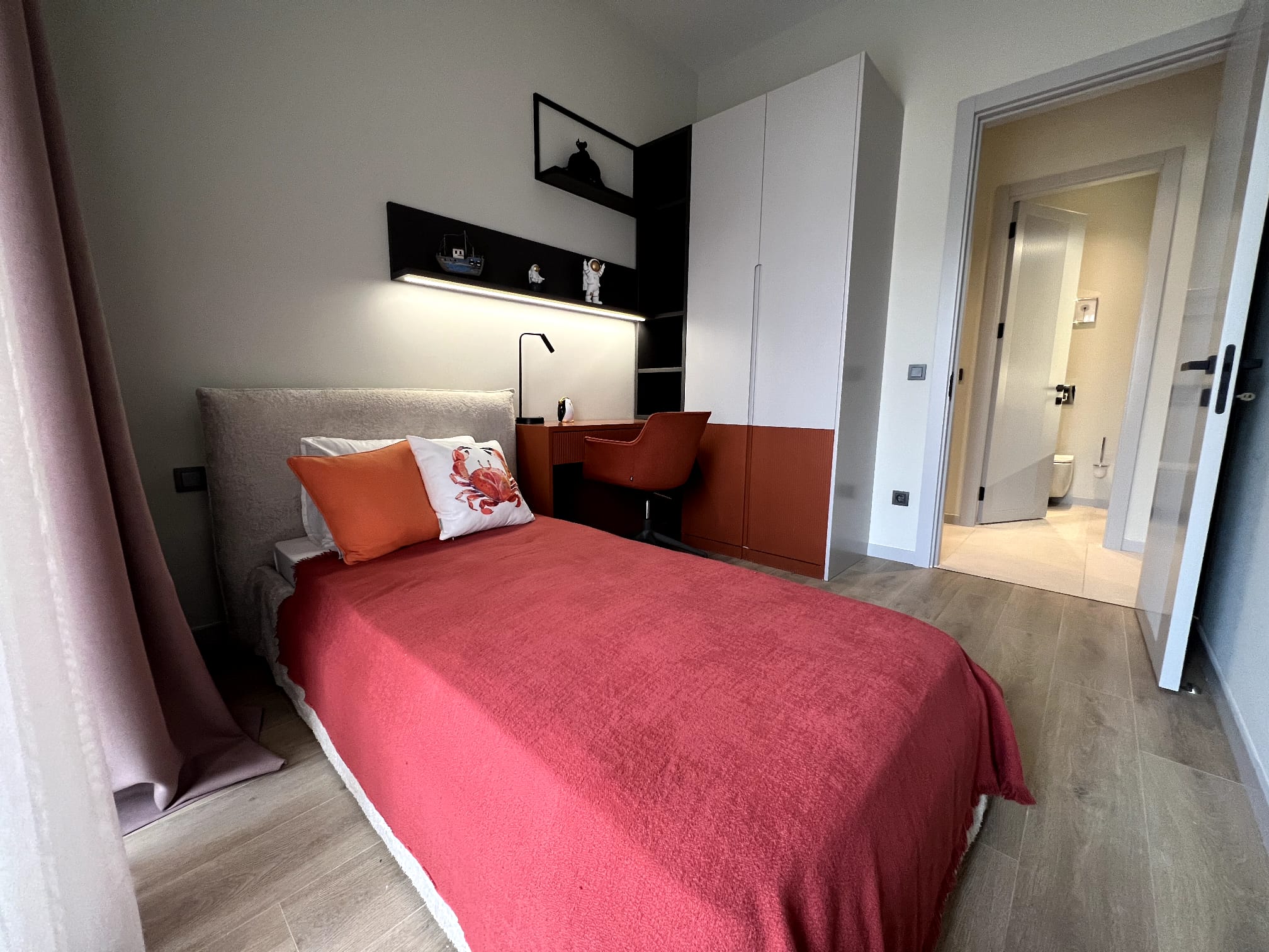 Image of Luna Dragos