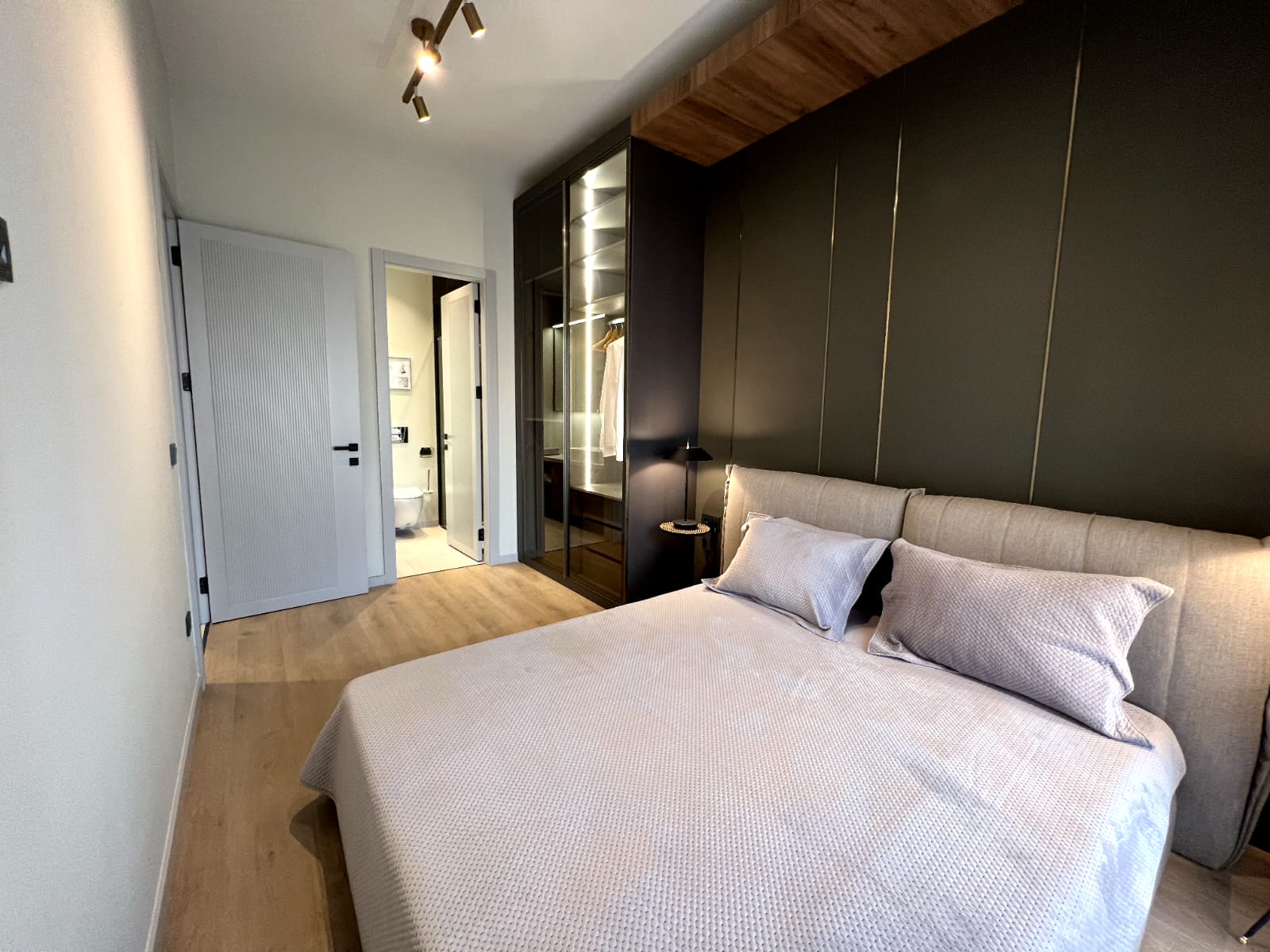 Image of Luna Dragos