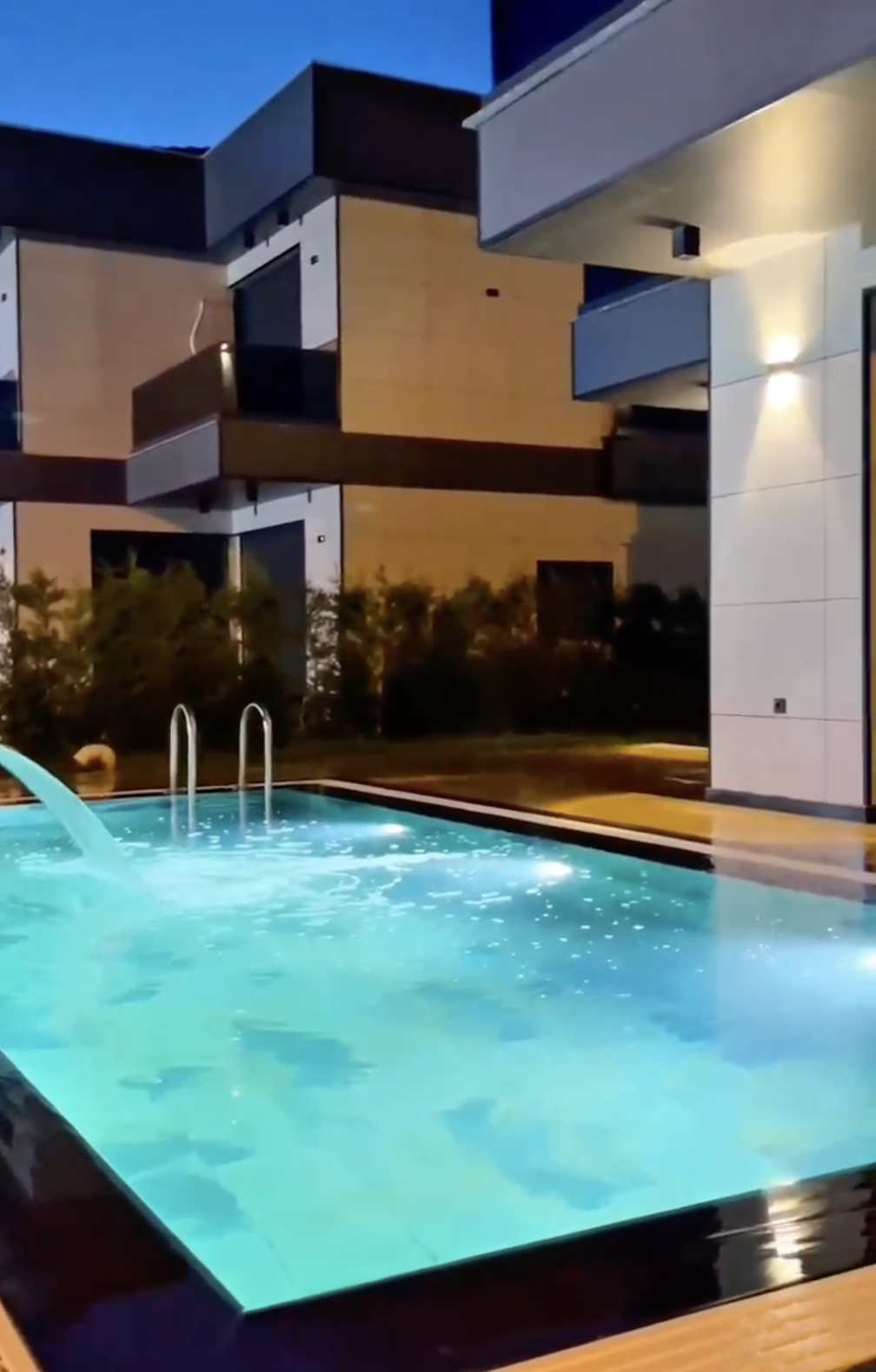 Premium 7+1 Detached Villa with Garden & Pool in Celaliye, Büyükçekmece