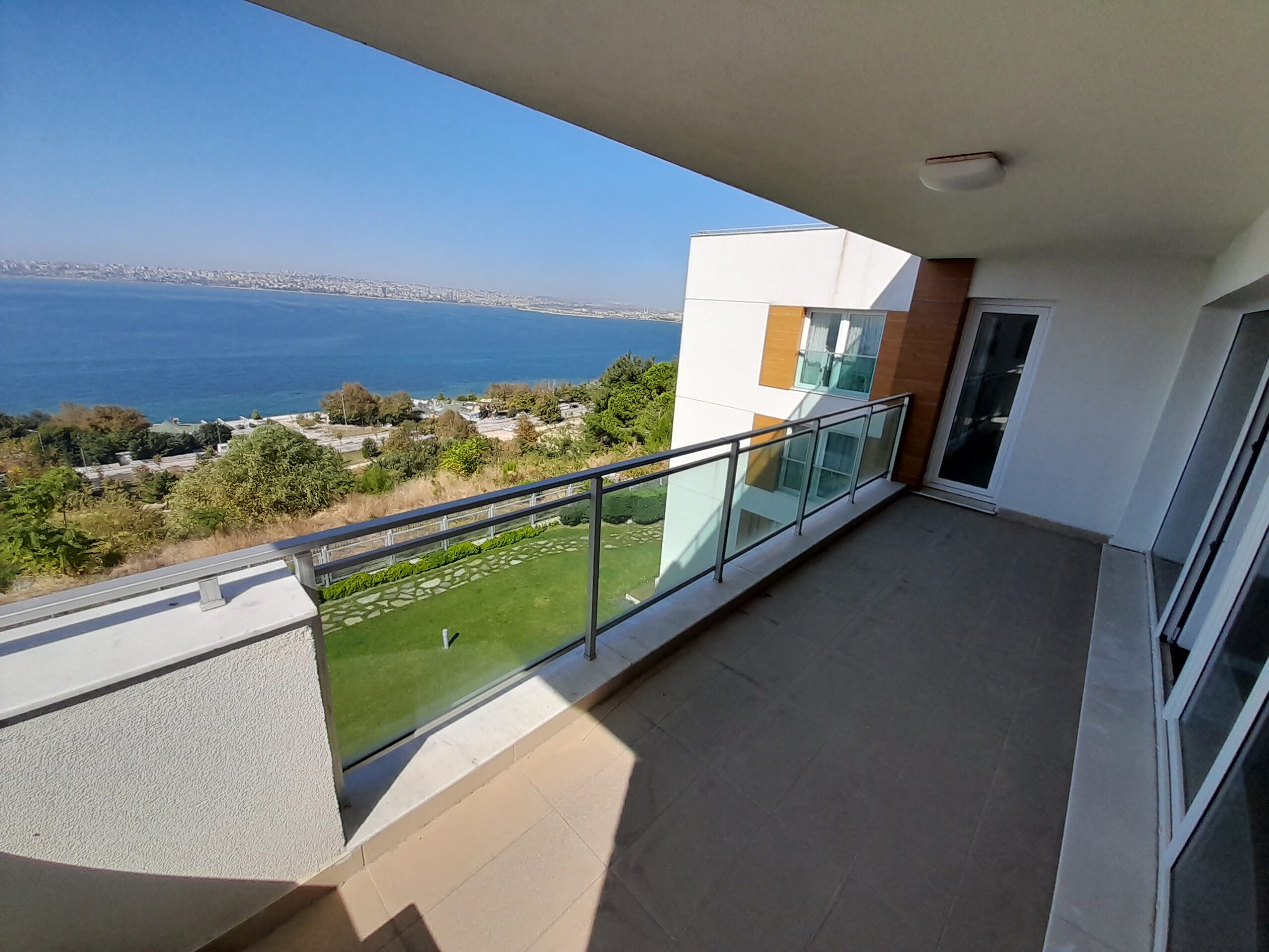 Luxury Sea-View 2+1 Apartment in Büyükçekmece – YeniModa Evleri