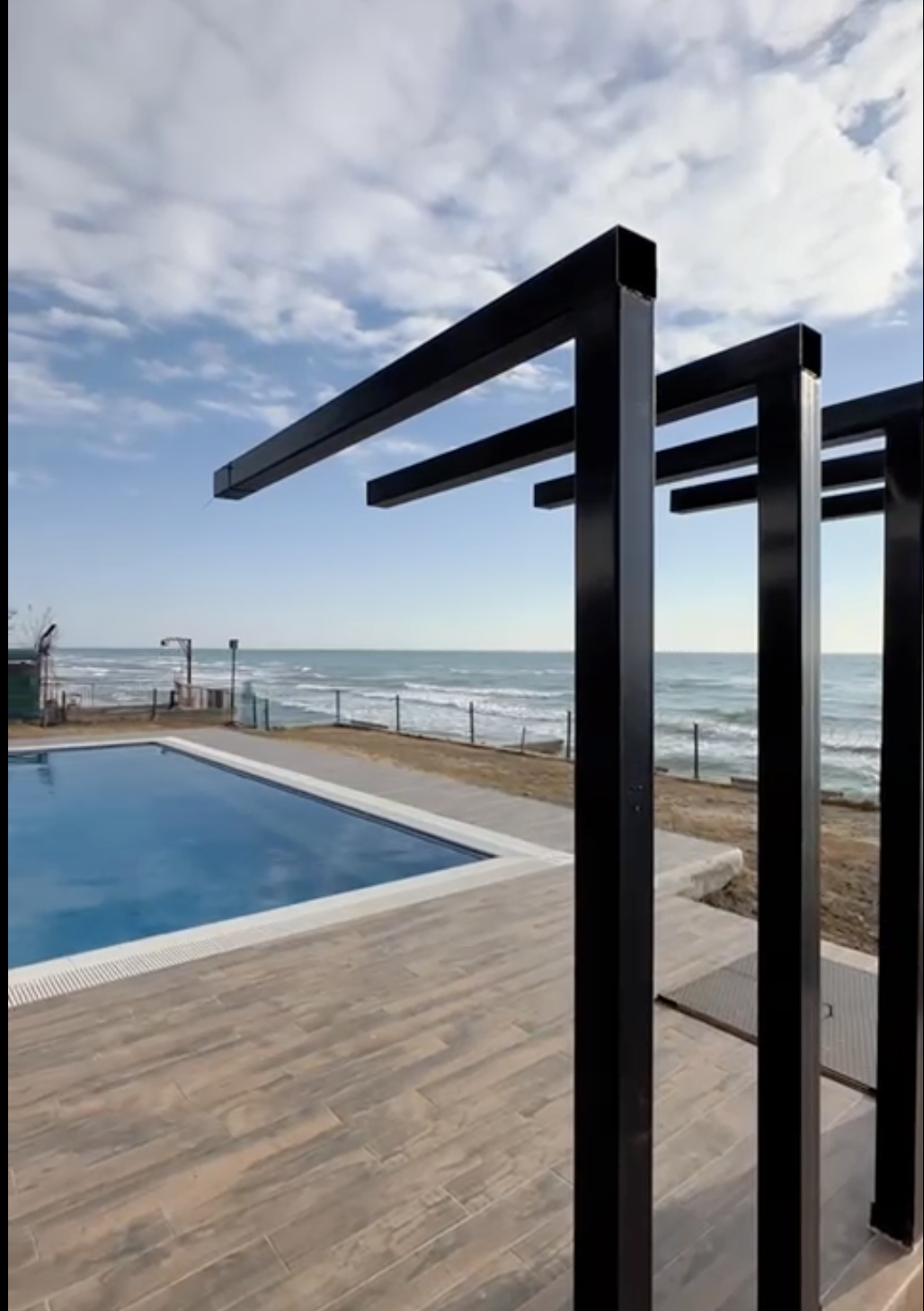 Luxury Seafront Villa for Sale in Büyükçekmece – 8+2 Rooms with Private Pool